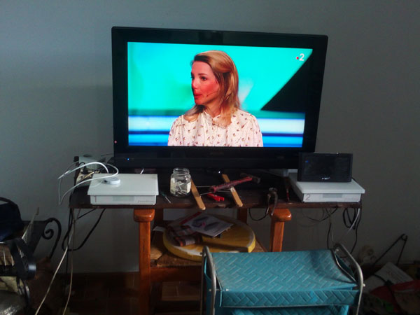 télé sur chaise